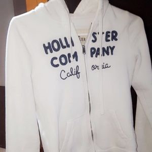 Woman’s hollister sweater